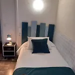 Le Centre Hotel 2*