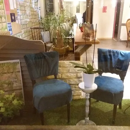 Le Centre Hotel