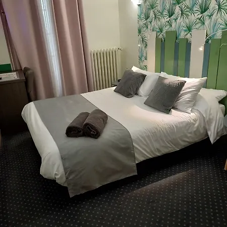 Le Centre Hotel